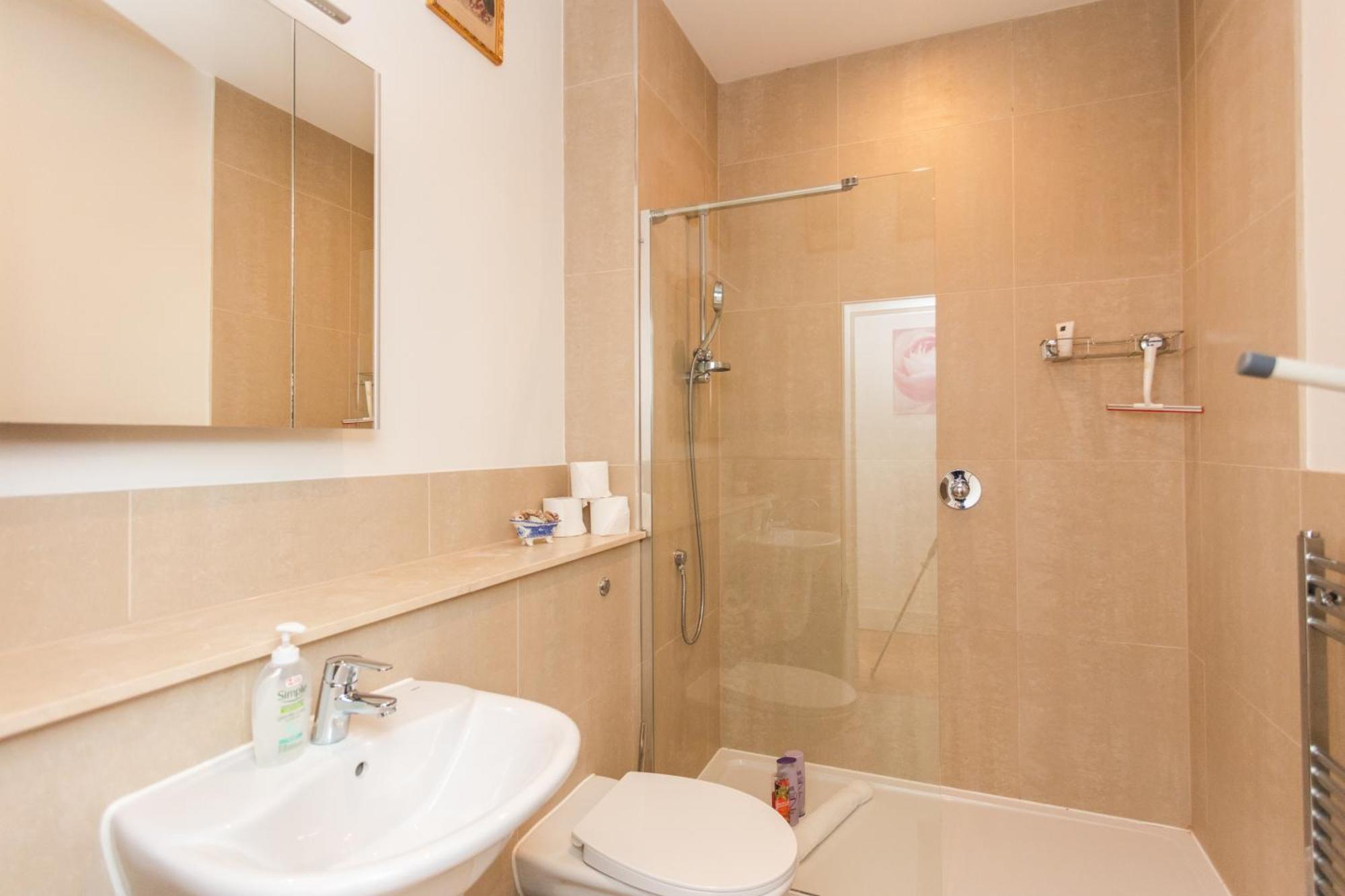 Homely 1 Bedroom Apartment In The Heart Of Vibrant Camden Лондон Экстерьер фото